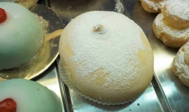 Dal bab alla "tetta delle monache": ecco da dove derivano i bizzarri nomi dei dolci italiani